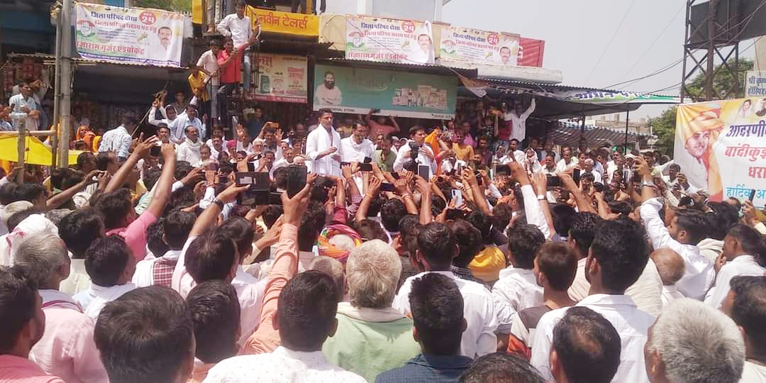 बांदीकुई में सचिन पायलट का स्वागत करने उमड़ी समर्थकों की भीड़।