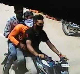 चोरी करने वालों ने चोरी की घटना को अंजाम दिया