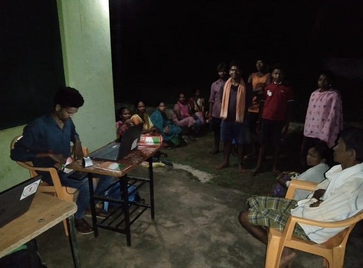 जिले के अन्य गांवो में भी स्वास्थ्य कर्मी आयुष्मान कार्ड बनाने कड़ी मेहनत कर रहे हैं।