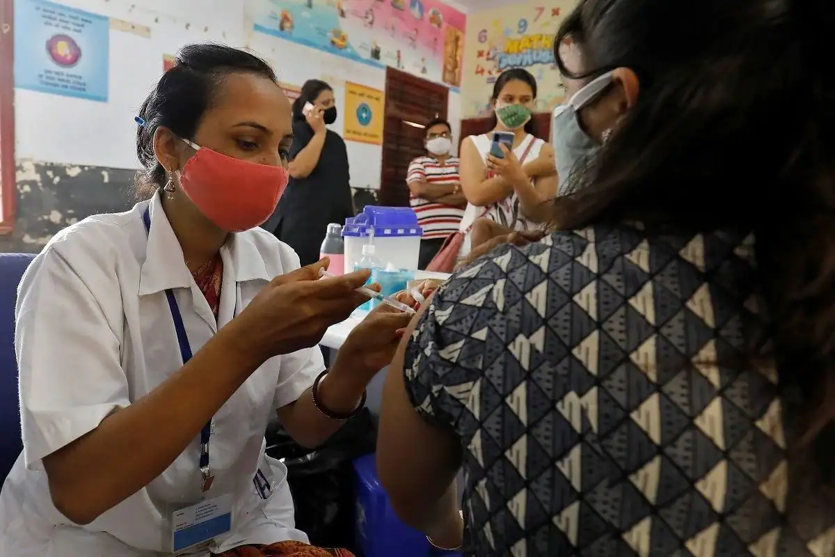 मप्र, केरल, गुजरात ने एक माह में ही 20% से ज्यादा वयस्क आबादी का टीकाकरण किया। - Dainik Bhaskar