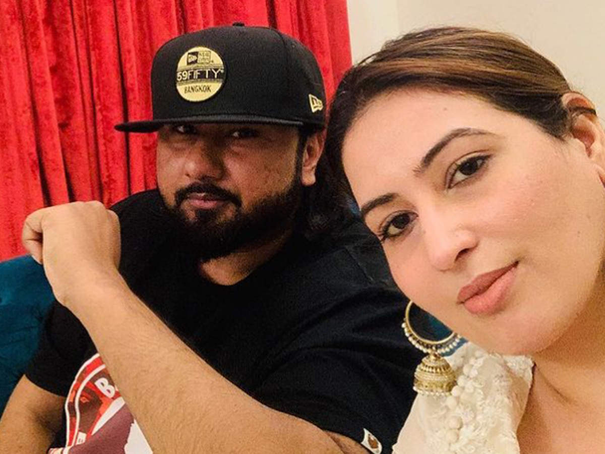 Honey Singh's wife Shalini Talwar Breaks Into Tears in front of the judge during the hearing, singer to appear in court on September 3 | सुनवाई के दौरान जज के सामने रोने