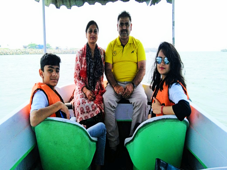 अवनि का भाई अर्णव भी आर्चरी खिलाड़ी है। जबकि पिता प्रवीण राजस्थान प्रशासनिक सेवा में अधिकारी है।