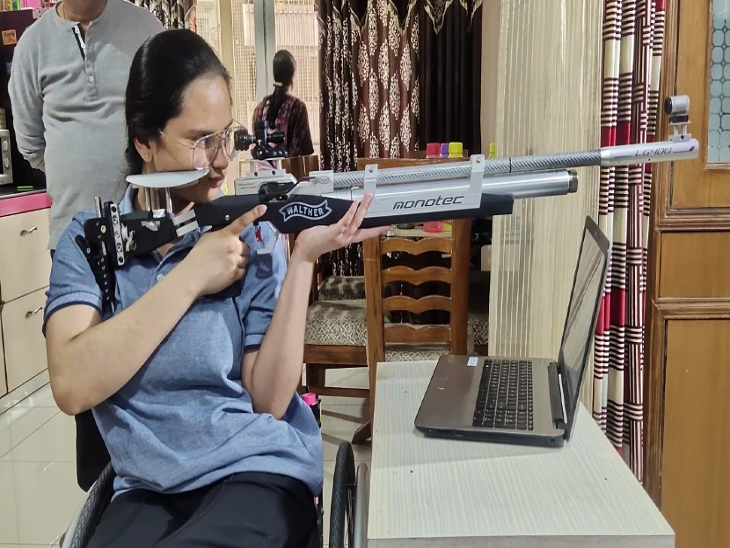 कोरोना संक्रमण के बाद लागू लॉकडाउन की वजह से अवनि प्रैक्टिस के लिए शूटिंग रेंज नहीं जा पा रही थी। इसलिए उन्होंने घर पर ही टारगेट लगा प्रैक्टिस शुरू कर दी।