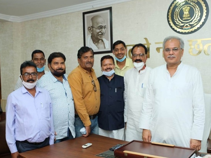 मुख्यमंत्री भूपेश बघेल दिन भर विभिन्न प्रतिनिधिमंडलों से मुलाकात करते रहे।