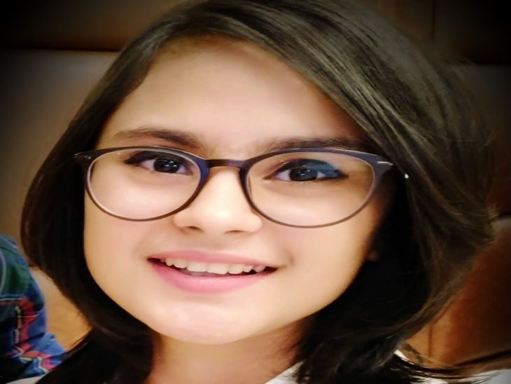 शूटिंग और पढ़ाई के साथ अवनि सोशल मीडिया पर भी काफी लोकप्रिय हैं। हजारों की संख्या में प्रशंसक अवनी को सोशल मीडिया पर फॉलो करते हैं।