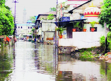 कई सड़के हुए जल-मगन