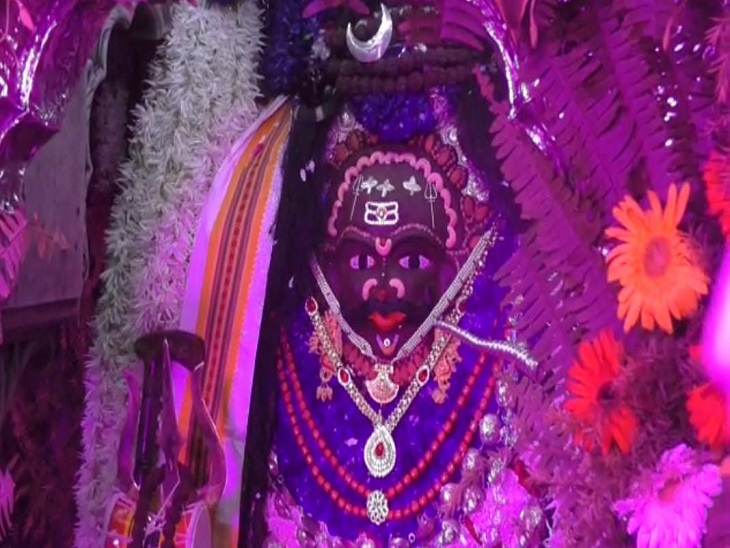 हरियाली महोत्सव पर श्रृंगार के बाद बाबा कालभैरव।