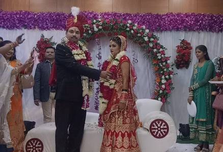 आगरा में नम्रता कुशवाहा से तरुण ने दूसरी शादी की।