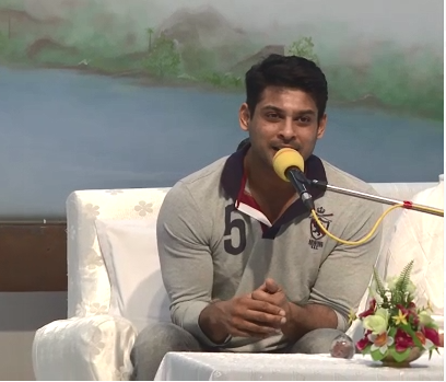 रक्षाबंधन पर ब्रह्मकुमारी बहनों से मिलने पहुंचे सिद्धार्थ।