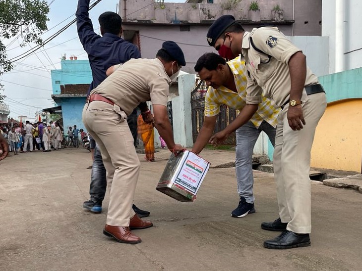 पुलिस-कार्य के बीच