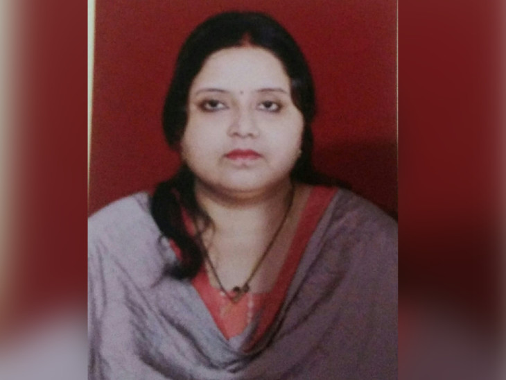 आयशा शर्मा।