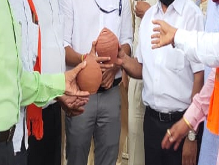 पायरिया करने के लिए घर पर गुलकंद रखें।