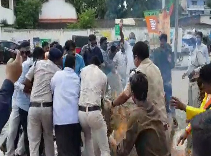 पुतले के लिए पुलिसवाले