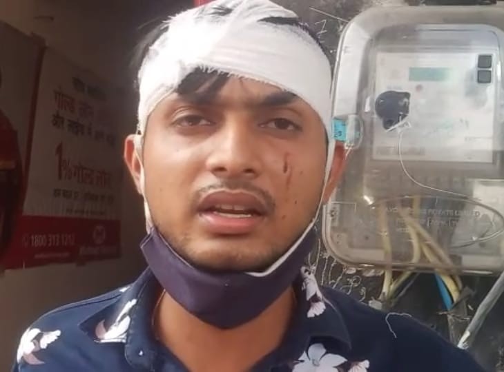 ऑफिस में कर्मचारी को बदमाशों ने हथियार से हमला कर घायल कर दिया।