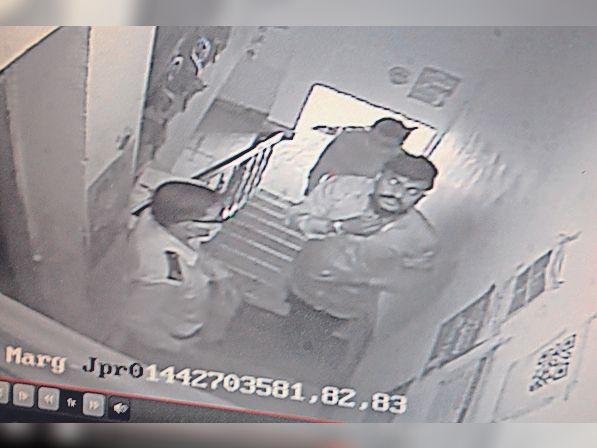अलवर. सीसीटीवी फुटेज दिखाई देते बदमाश, पहले