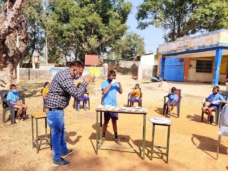 कक्षा में परीक्षण करें।