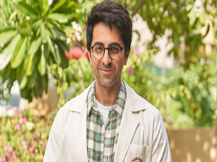 फिल्म की शूटिंग के दौन डॉक्टर की वेषभूषा में आयुष्मान खुराना।