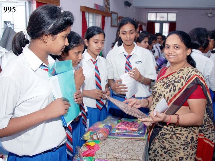 बिरला बालिका विद्यापीठ झुंझुनूं की टीचर अचला वर्मा