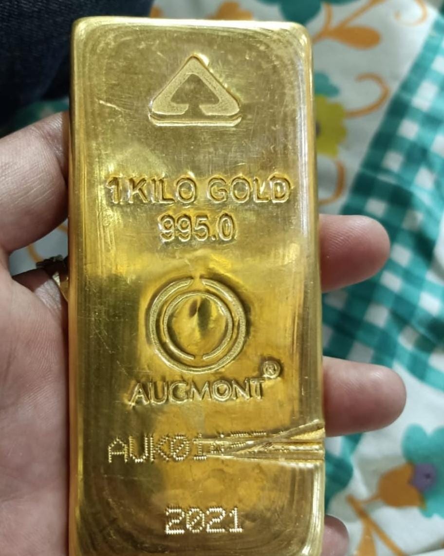 पहली बार मिला 1 किलो सोने का बिस्किट।
