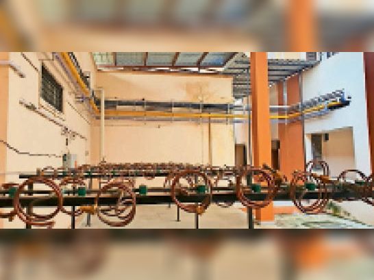 मेनीफोल्ड पैनल भी तैयार किया गया है।