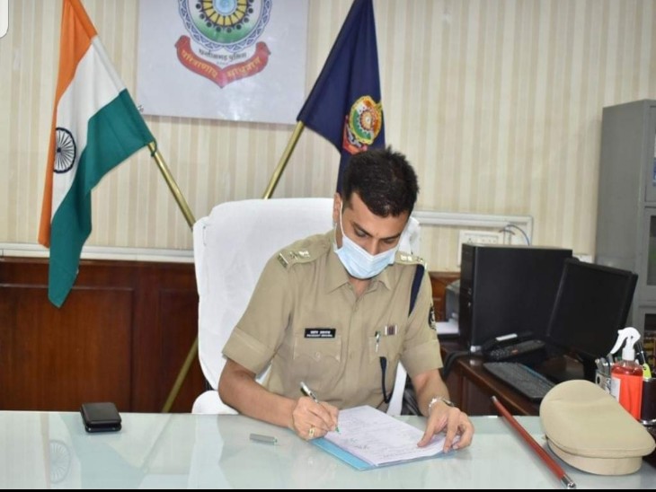 इससे पहले प्रशांत दुर्ग के एसपी थे।