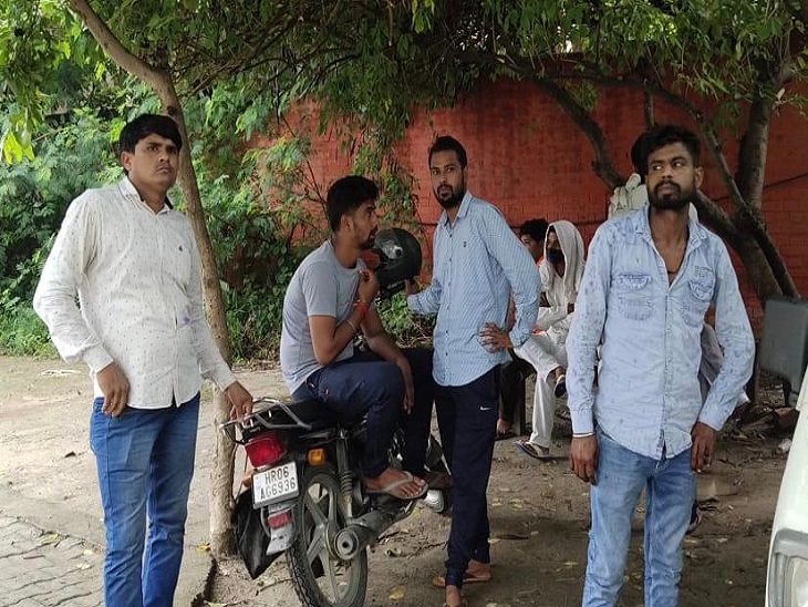 पानीपत के सिविल अस्पताल पहुंचे आरुष के परिजन।