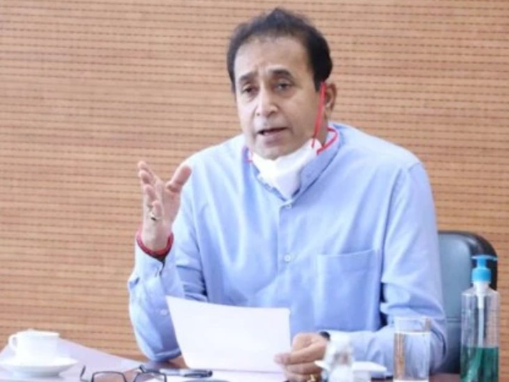 ED अनिल देशमुख को अब तक पांच बार समन भेज चुकी है, लेकिन वह एक बार भी पूछताछ के लिए हाजिर नहीं हुए हैं। - Dainik Bhaskar