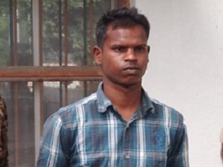 पुलिस ने वारिस के साथ लाईट की। आरोपी अक्षय सारथी के आते ही पुलिस ने उसे गिरफ्तार कर लिया।