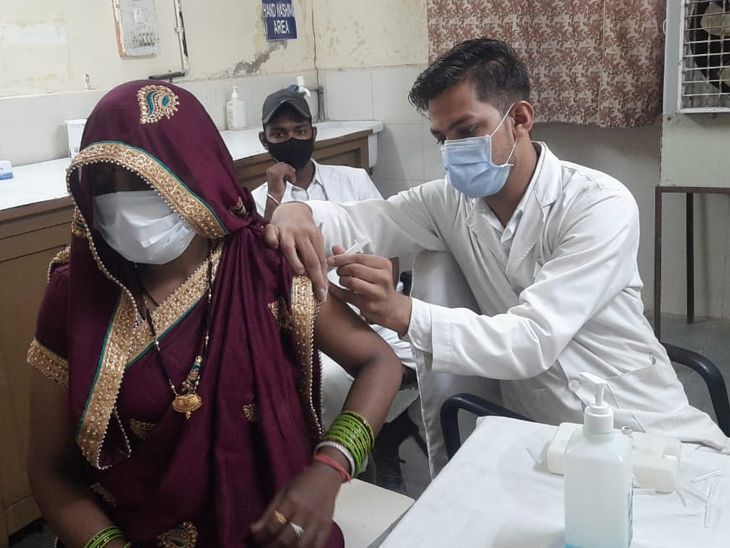 रेलवे हॉस्पिटल में वैक्सीनेशन।