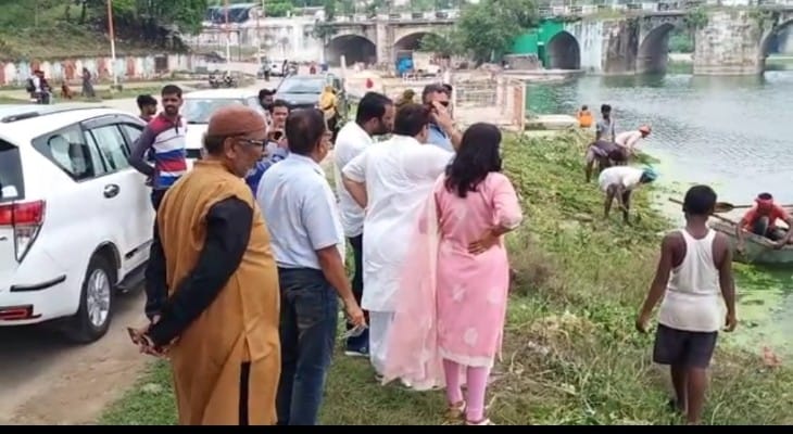 सभापति और आयुक्त ने सोमवार को निरीक्षण किया।