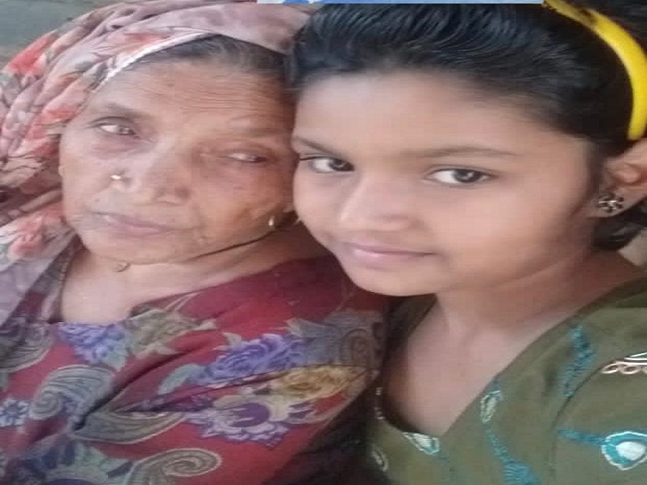 पोती के साथ रुकमन देवी का फाइल फोटो।