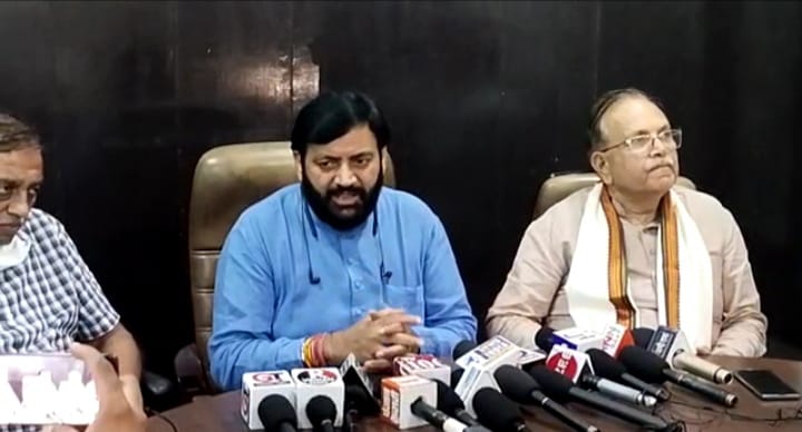 कैनाल रेस्ट हाउस में आयोजित पत्रकार वार्ता में अपनी बात रखते कुरूक्षेत्र सांसद नायब सैनी।