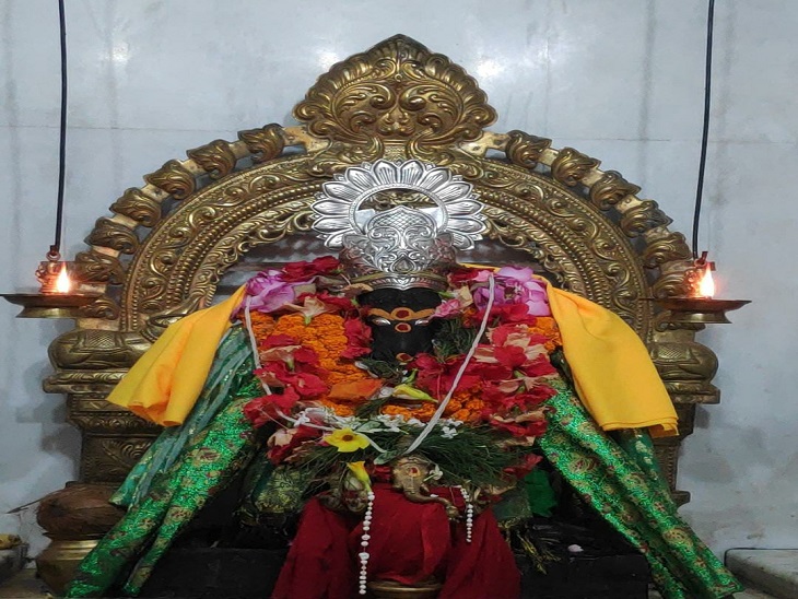 बिलासपुर की एक मुस्लिम दक्षिण भारतीय शैली में सुंदर गणेश की रंग की रंग की शैली।