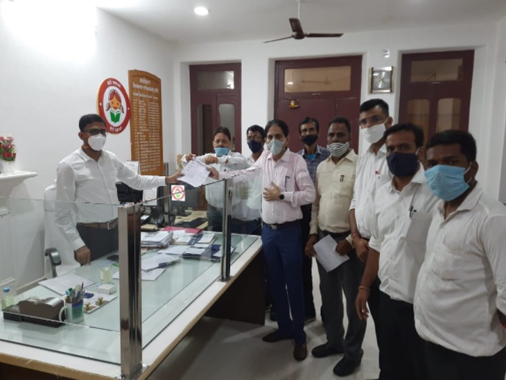 एडवोकेट प्रोटेक्शन एक्ट एवं एडवोकेट वेलफेयर एक्ट में नवीन संशोधन लागू करने की रखी मांग, न्यायिक कार्य का किया बहिस्कार|राजस्थान,Rajasthan - Dainik Bhaskar