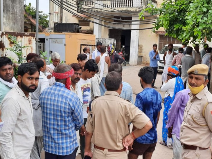 ग्रामीणों की मदद से लाश को बाहर निकाला, परिजनों का आरोप रुपयों को लेनदेन को लेकर मर्डर कर शव फेंका है|राजस्थान,Rajasthan - Dainik Bhaskar