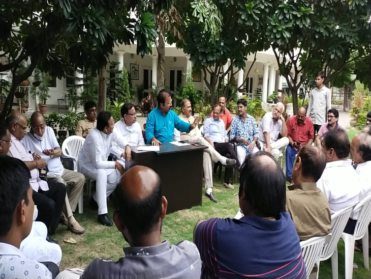 जयपुर में व्यापारियों से बोले- लागू नहीं होने देंगे, 11 को बंद पर अड़े और कहा- आपके आश्वासन पर नहीं, ऑर्डर पर भरोसा|राजस्थान,Rajasthan - Dainik Bhaskar