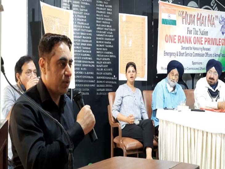 सेना के पूर्व कमीशंड अफसर ने कहा जब एमपी-एमएलए को पेंशन मिल सकती है तो हमें क्यों नहीं।