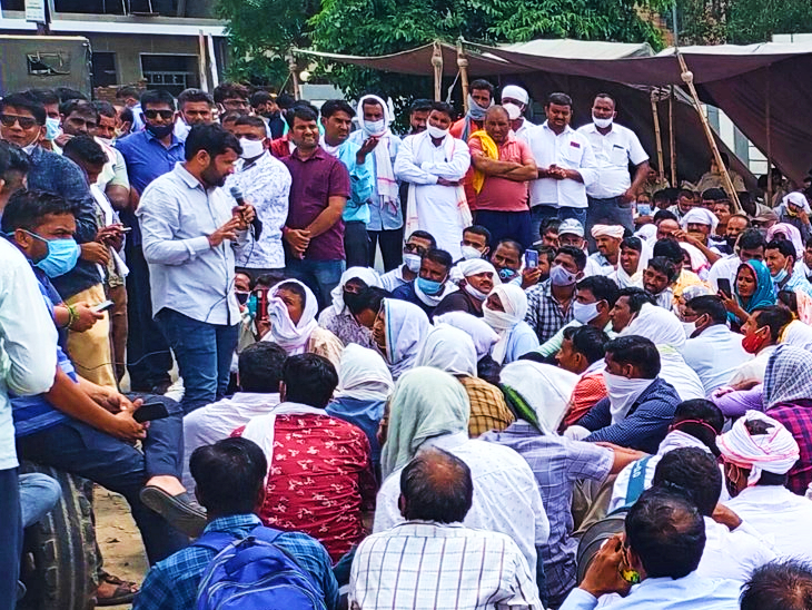 कोरोना गाइडलाइन के बावजूद करेंगे प्रदर्शन, लंबित भर्ती प्रक्रिया पूरी करने के साथ ही नकल पर नकेल कसने के लिए कानून बनाने की है मांग|जयपुर,Jaipur - Dainik Bhaskar