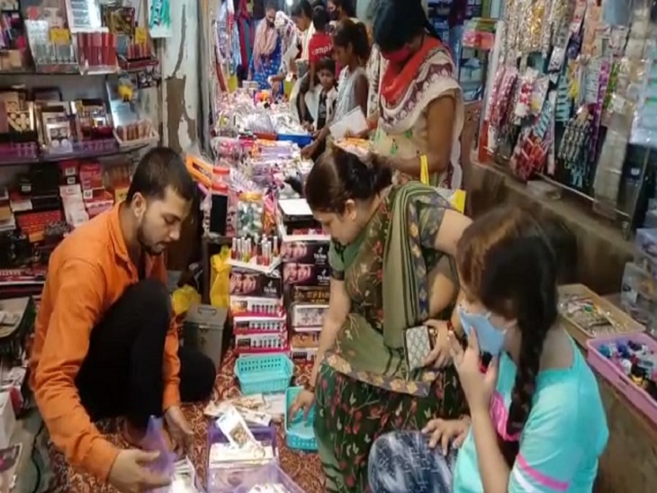 इस बाजार गुलजार हें।