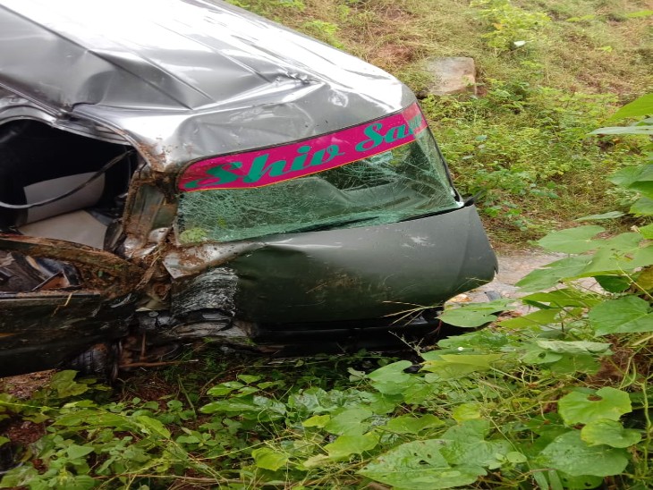 नेशनल हाईवे पर अचानक खो दिया नियंत्रण, ग्रामीणो ने घायल चालक को पहुंचाया अस्पताल|उदयपुर,Udaipur - Dainik Bhaskar