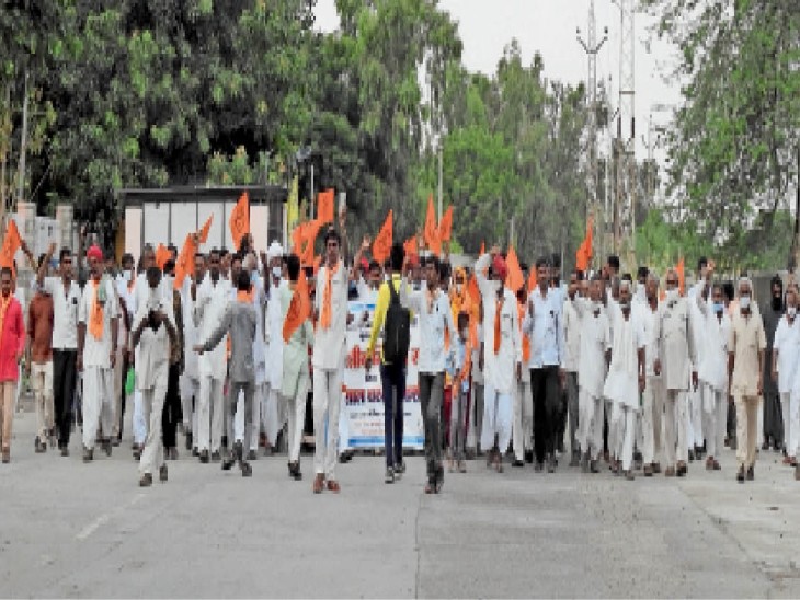 भारतीय किसान संघ का धरना-प्रदर्शन लागत मूल्य घोषित करने की रखी मांग|बाड़मेर,Barmer - Dainik Bhaskar