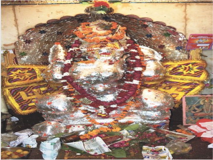 शहर का रक्षक माना जाता है 250 साल पुराना लालगेट गणेश मंदिर, यहां 8 फुट ऊंची मिट्टी की बनी प्रतिमा है|अलवर,Alwar - Dainik Bhaskar