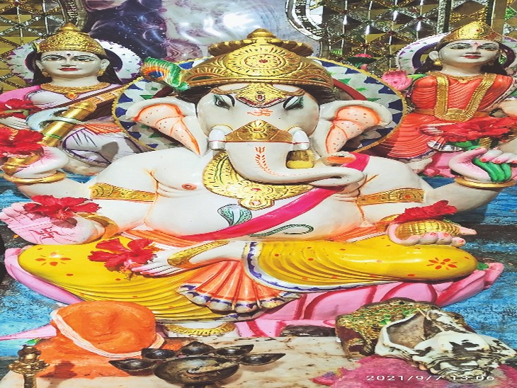 गणपति महाेत्सव के सार्वजनिक आयाेजन इस बार भी नहीं, इस दिन निषेध माना गया चंद्र दर्शन, मंदिराें में अनुष्ठान हाेंगे, घराें में गणेशजी की स्थापना की जाएगी|अलवर,Alwar - Dainik Bhaskar