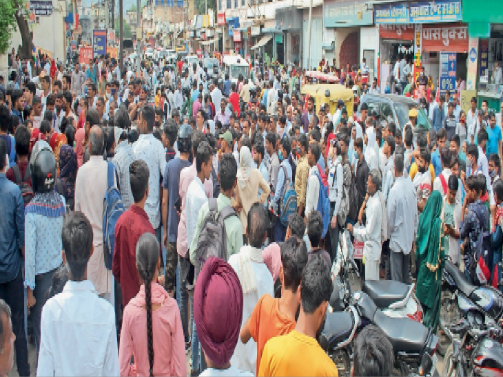 26 हजार 830 अभ्यर्थियाें ने दी पीटीईटी, 4909 रहे अनुपस्थित, परीक्षा समाप्ति के बाद सड़काें पर लगा जाम|अलवर,Alwar - Dainik Bhaskar