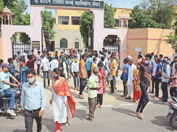 कई केंद्रों पर नहीं हुई साेशल डिस्टेंस की पालना, राेडवेज बसाें में 20 हजार स्टेडेंट्स ने निशुल्क यात्रा की, 15 अतिरिक्त बसें चलाई|सीकर,Sikar - Dainik Bhaskar