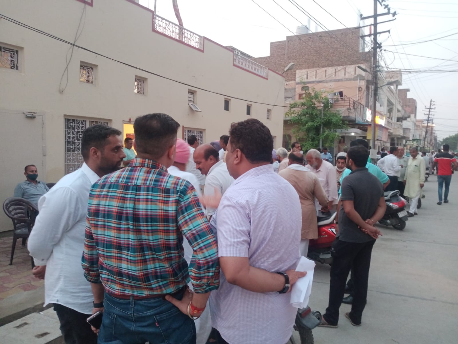 नगर परिषद सभापति के पति अशोक चांडक और विधायक राजकुमार गौड़ के समर्थक आमने-सामने, कांग्रेस MLA के भांजे की दबंगई|श्रीगंंगानगर,Sriganganagar - Dainik Bhaskar