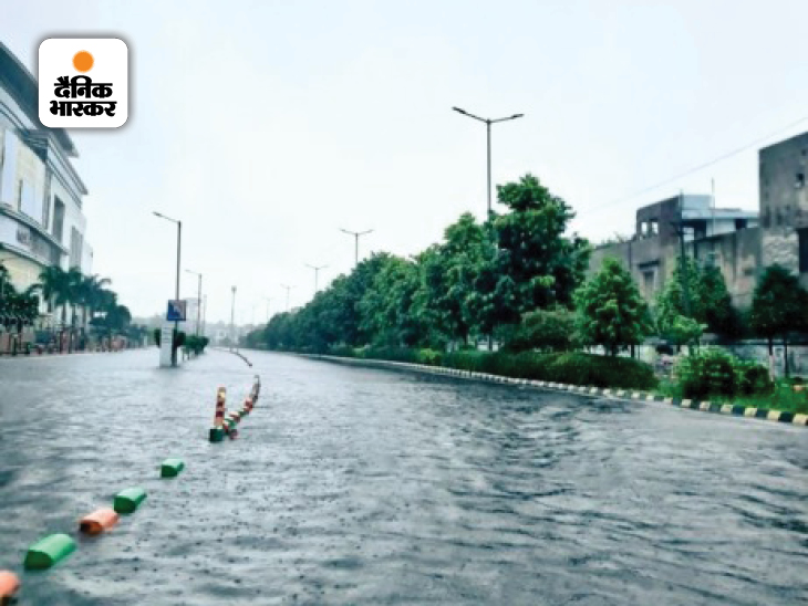 अमृतसर में सड़क पर जमा पानी।