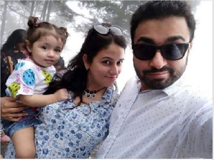 सुसाइड करने वाले दंपती बेटी के साथ। - फाइल फोटो