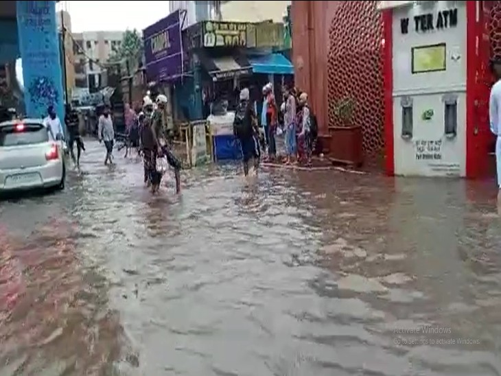 अमृतसर की गलियों में जमा पानी।