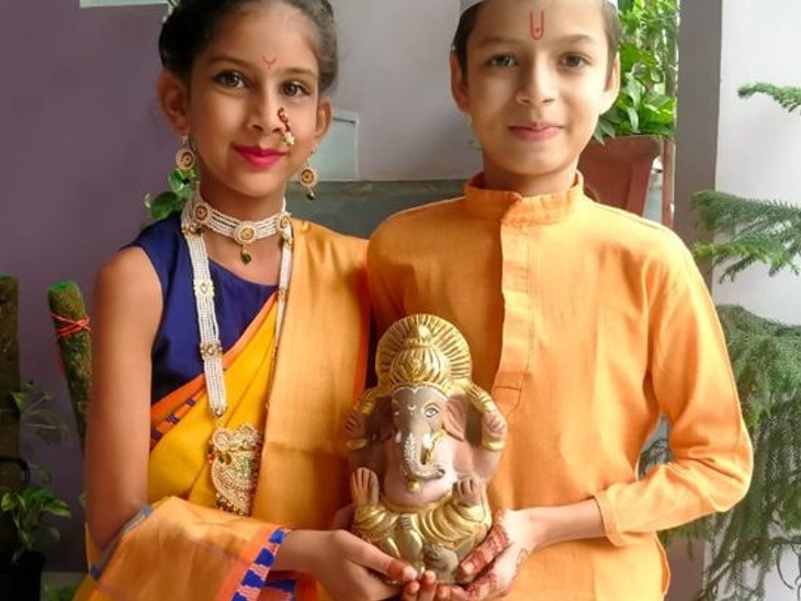 मराठी वेशभूषा में बच्चों ने किया गणपति का स्वागत।